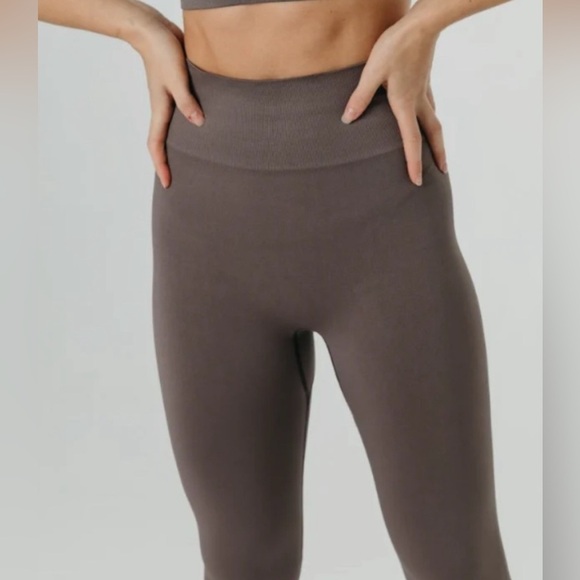 Tala by Grace Beverly Zinnia Athletic Leggings Espresso Brown Size Small NEW - Picture 2 of 12